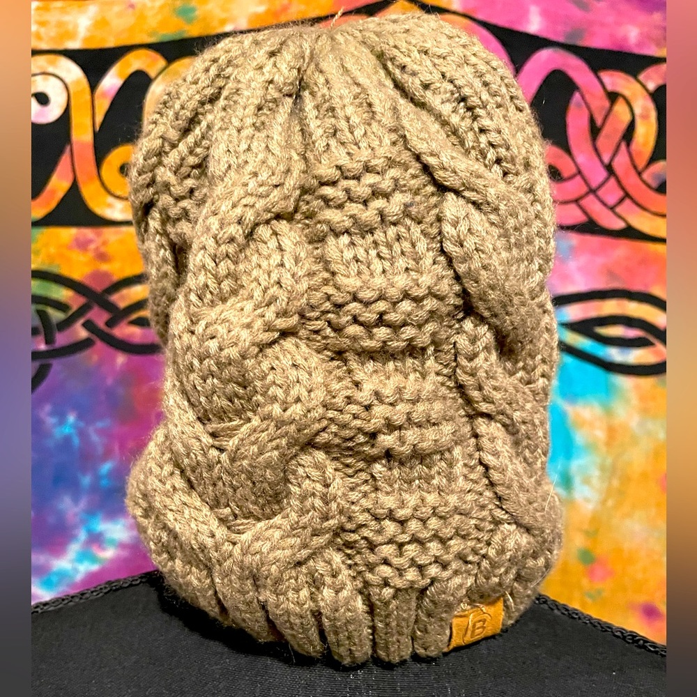 Beanie cable knit slouchy